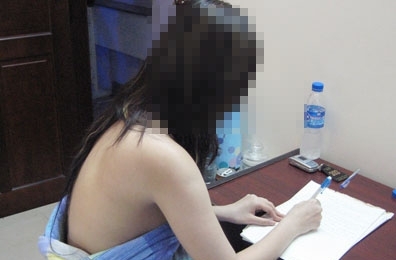 Bắt 1 vụ, 2 đối tượng mua bán dâm