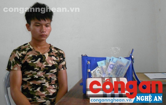 Lợi dụng đám tang, cạy cốp xe trộm tài sản