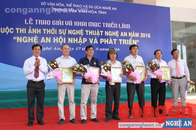 BTC trao giải khuyến khích cho 5 tác phẩm