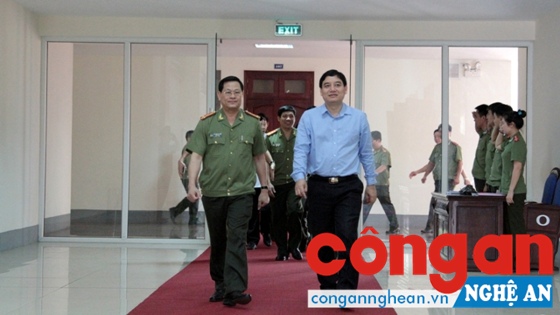 Đây là lần đầu tiên kể từ khi nhận nhiệm vụ mới, đồng chí Bí thư Tỉnh ủy thăm và làm việc tại Công an Nghệ An.