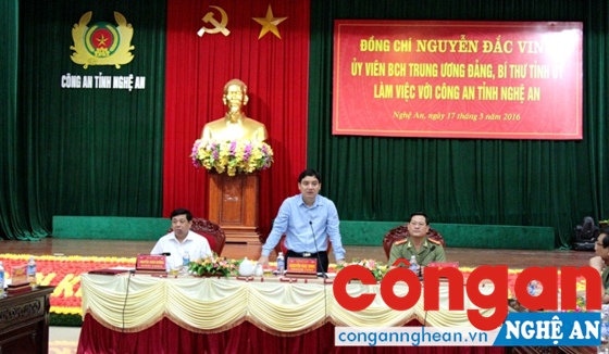 Đồng chí Nguyễn Đắc Vinh Chủ trì buổi làm việc.