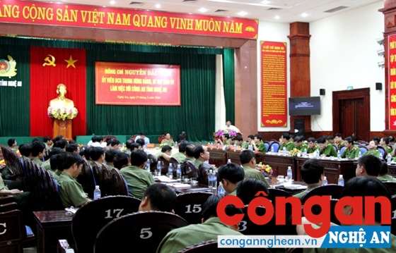 Toàn cảnh buổi làm việc.