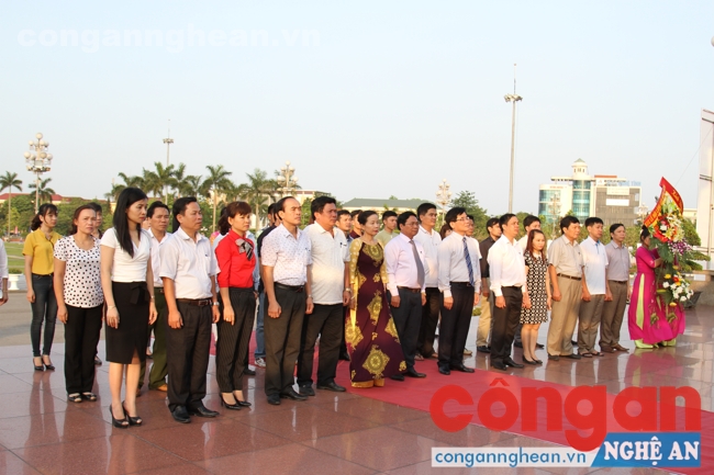 Trước anh linh Người, đoàn đại biểu nguyện hứa