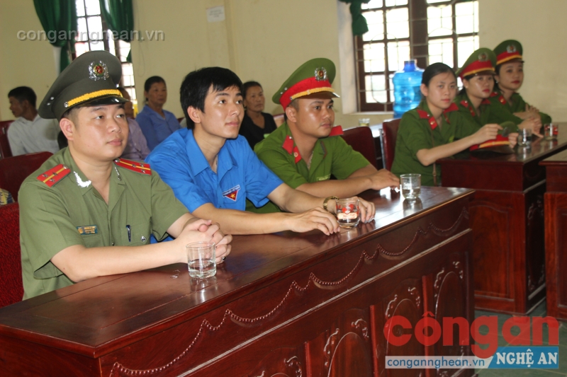 Các đại biểu tới dự