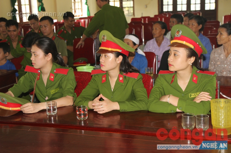 Các sinh viên khóa D39 trường học viện CSND