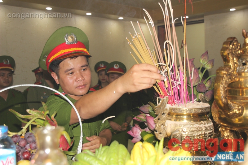 Thăm tặng quà cho gia đình có hoàn cảnh khó khăn