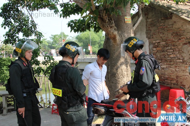 Kiểm tra hành chính người vi phạm Luật giao thông đường bộ