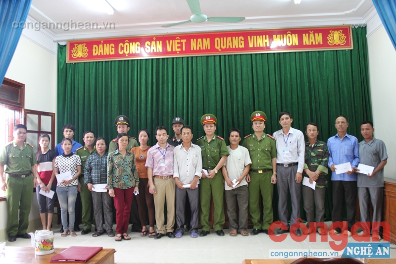 Thanh niên Công anNghệ An phát động chiến dịch 'Hãy làm sạch Biển'