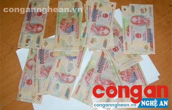 Đối tượng lưu hành tiền giả với số lượng lớn
