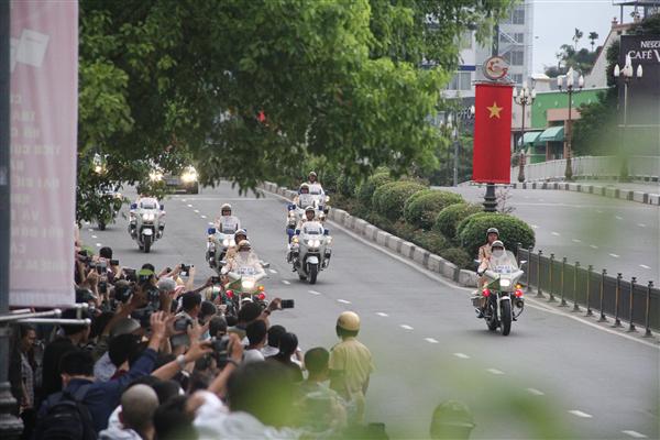 Xe dẫn đoàn.