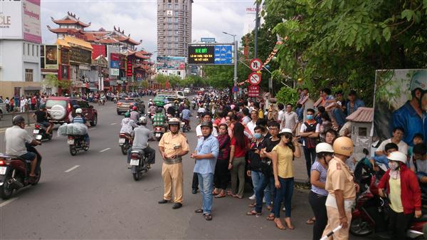 Lực lượng CSGT phải làm việc hết công suất