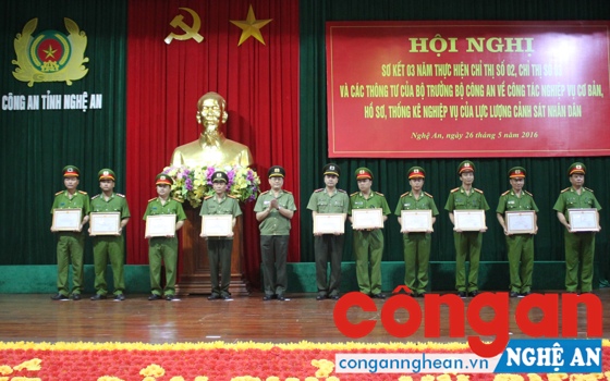 10 tập thể được nhận Giấy khen của Giám đốc Công an tỉnh
