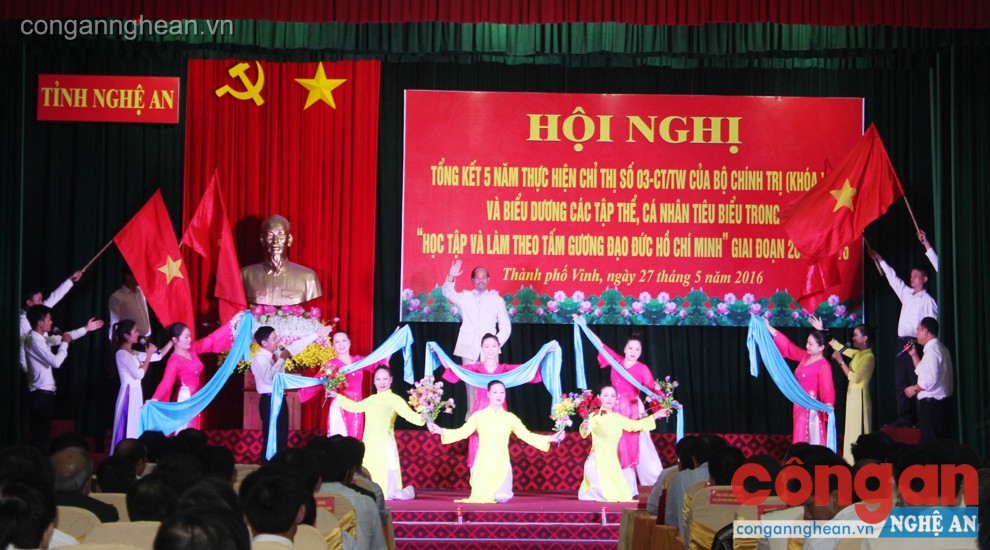 Tái hiện hình thượng Bác Hồ qua trích đoạn dân ca 