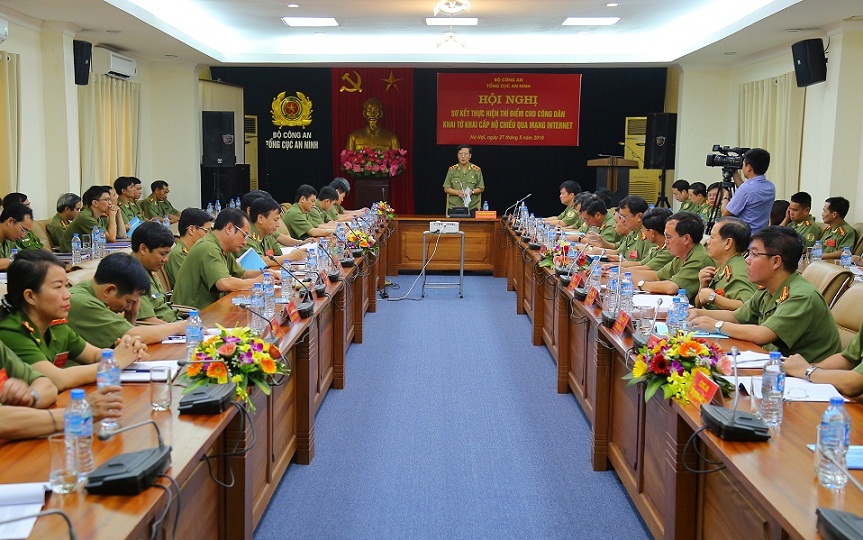 Sơ kết thực hiện thí điểm cho công dân khai tờ khai cấp hộ chiếu qua mạng