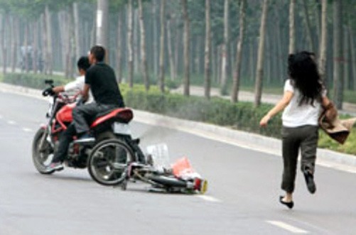 TP Vinh: Bắt 2 thanh niên cướp giật