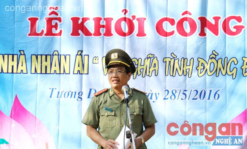 Đồng chí Đại tá Hồ Văn Tứ, Phó Giám đốc Công an tỉnh phát biểu tại lễ Khởi công.