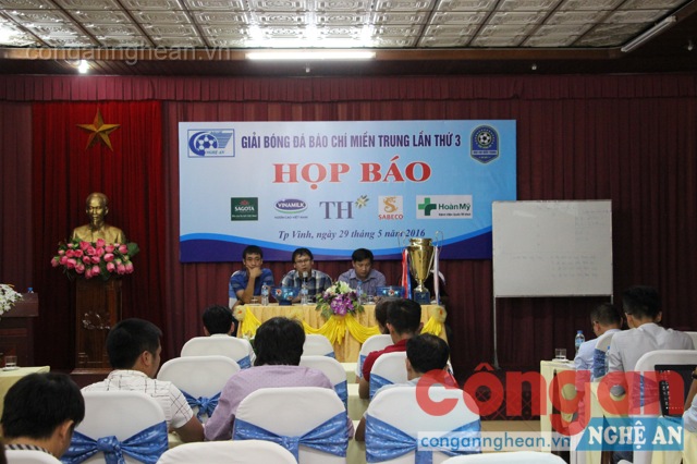 Toàn cảnh buổi họp báo