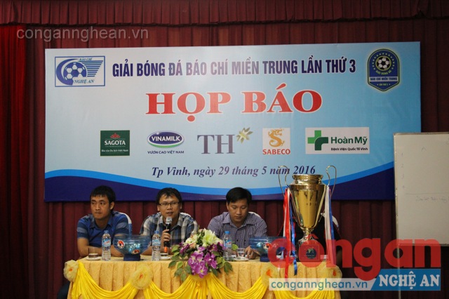 Ban Tổ chức công bố điều liệu giải