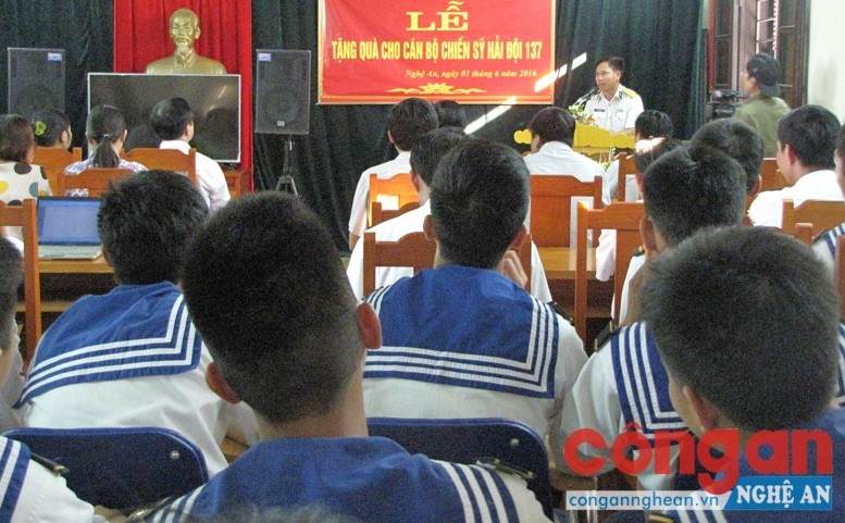 Thay mặt đơn vị, Chỉ huy Hải đội 137 cảm ơn sự quan tâm của cấp ủy, chính quyền, quân dân tỉnh NA nói chung cũng như Ban Tuyên giáo TW trong thời gian qua