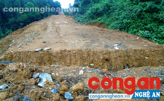 Đường chuyên dụng ĐCD04 thi công dang dở bị ngăn cản