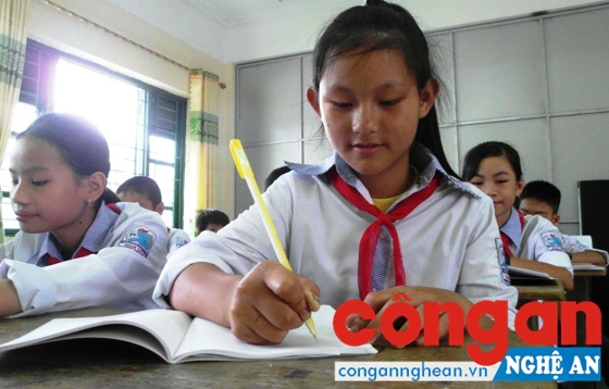 Nữ sinh lớp 6 dũng cảm cứu 2 em nhỏ bị đuối nước