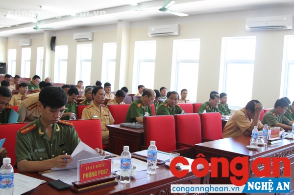 Các đại biểu tham dự hội nghị