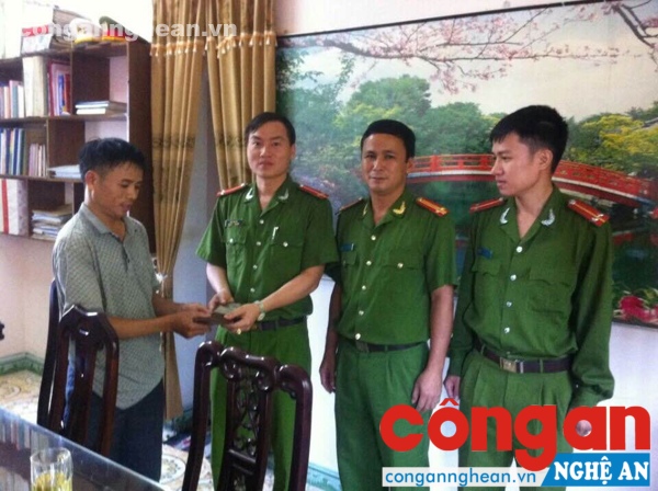 Nhặt được của rơi, trả người đánh mất