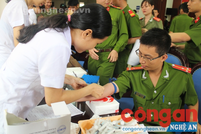 Mỗi giọt máu cho đi, một cuộc đời ở lại