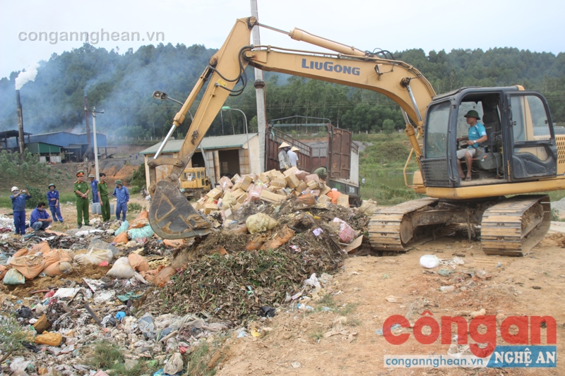 Tiêu hủy măng tẩm vàng ô, quẩy bẩn