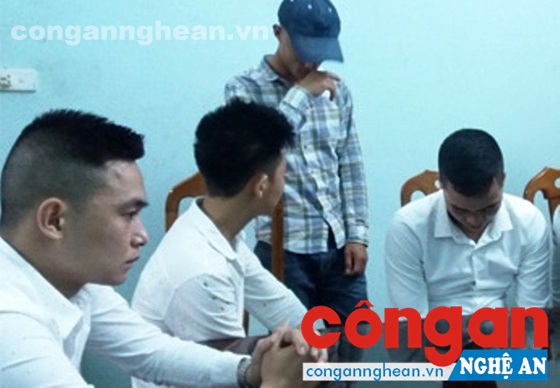Các đối tượng sử dụng ma túy đá bị bắt giữ.