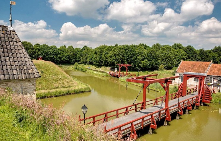 Những kiến trúc sư thời điểm đó đã nghĩ ra một cách thiết kế mới để bảo vệ pháo đài khỏi những đám lửa lớn.