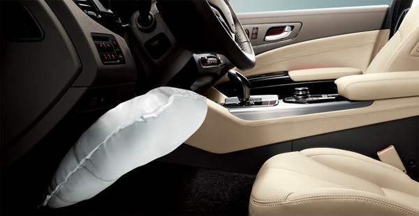 Ngày nay rất nhiều xe hơi được trang bị thêm túi khí bảo vệ đầu gối