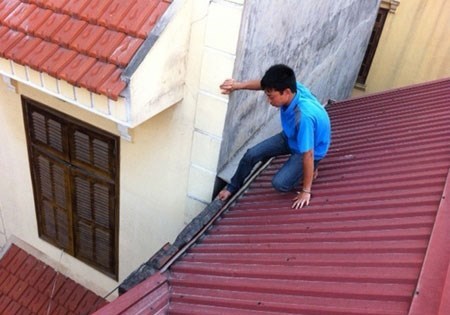 Đột nhập nhà dân trộm tài sản