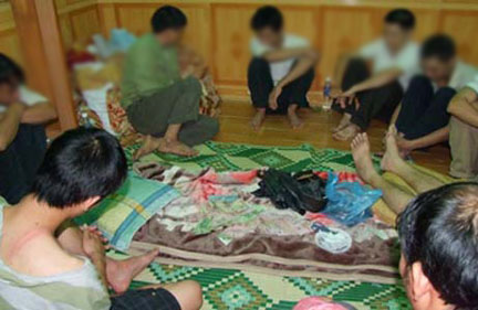 Người phụ nữ bị bắt vì đánh bài ăn tiền