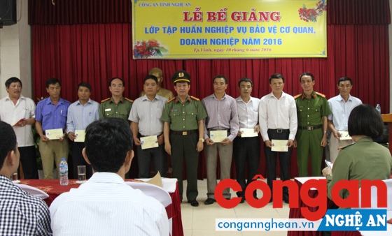 Công an Nghệ An tập huấn nghiệp vụ bảo vệ cơ quan, doanh nghiệp năm 2016