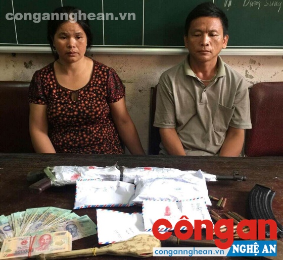 2 đối tượng và tang vật vụ án tại cơ quan điều tra
