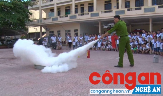 Nhiều hoạt động ngoại khóa cho trẻ trong dịp hè
