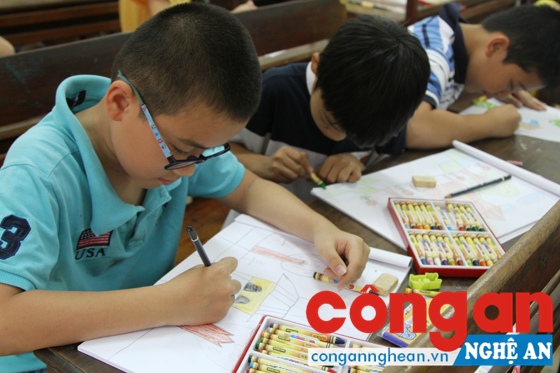 Cần nhiều sân chơi cho trẻ trong dịp hè