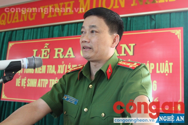 Đại tá Nguyễn Mạnh Hùng - Phó Giám đốc Công an tỉnh phát biểu tại buổi lễ