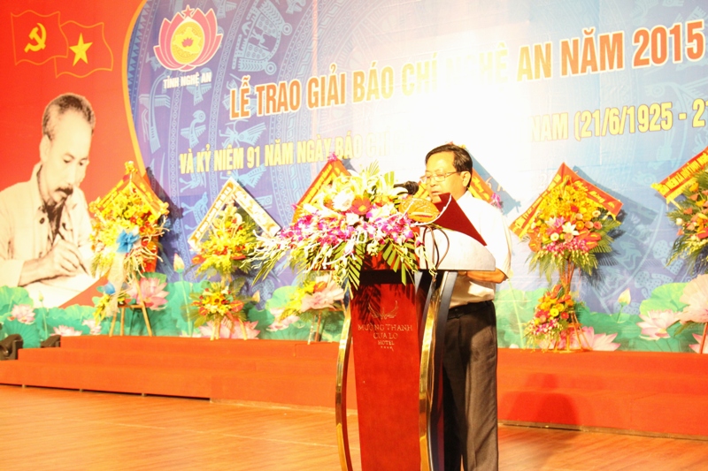 Đồng chí Trần Duy Ngoãn, Chủ tịch Hội nhà báo Việt Nam tỉnh Nghệ An đọc diễn văn khai mạc.
