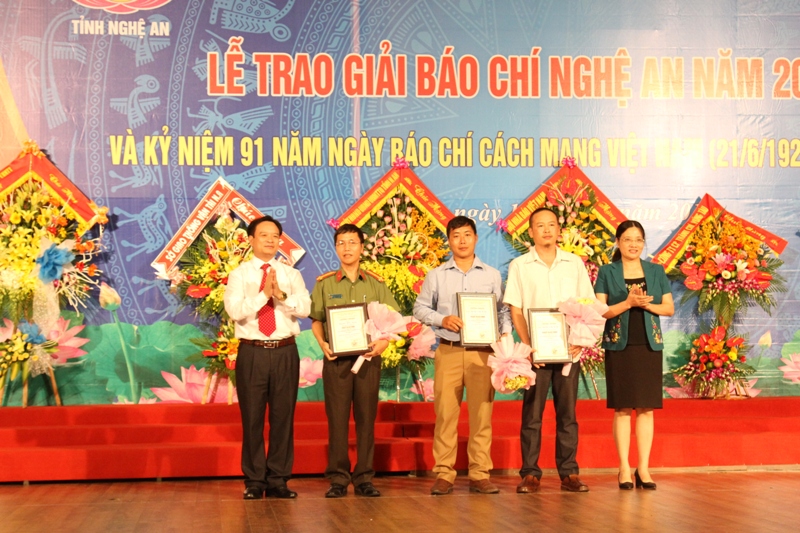 Trao giải báo chí Nghệ An năm 2015 và Kỷ niệm 91 năm ngày báo chí cách mạng Việt Nam