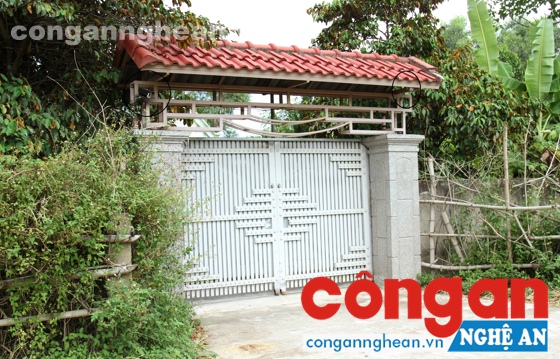 Ngôi nhà kín cổng, cao tường và được gắn 2 camera theo dõi của vợ chồng Sen - Hùng