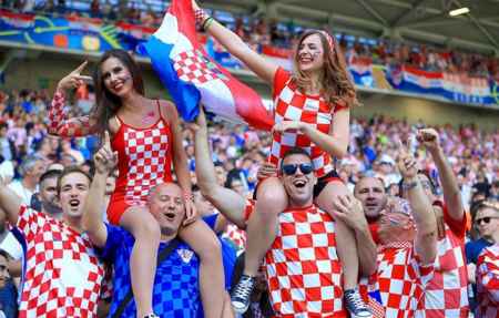 CĐV Croatia quậy tưng bừng tại Euro
