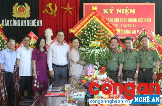Các cơ quan, đơn vị chúc mừng Báo Công an Nghệ An nhân ngày Báo chí cách mạng 21/6