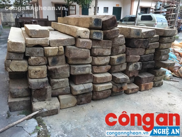 Một ngày, bắt 2 vụ vận chuyển gỗ trái phép