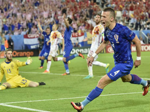 Perišić ghi bàn quyết định