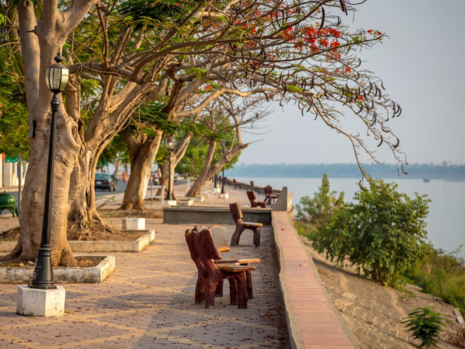  Tại thị trấn ven sông Kratie ở Campuchia, du khách sẽ tìm thấy những tòa nhà tuyệt đẹp mang kiến trúc Pháp, tận tưởng cảnh hoàng hôn tuyệt đẹp bên bờ sông và có nhiều ngôi chùa cổ kính để chiêm ngưỡng.
