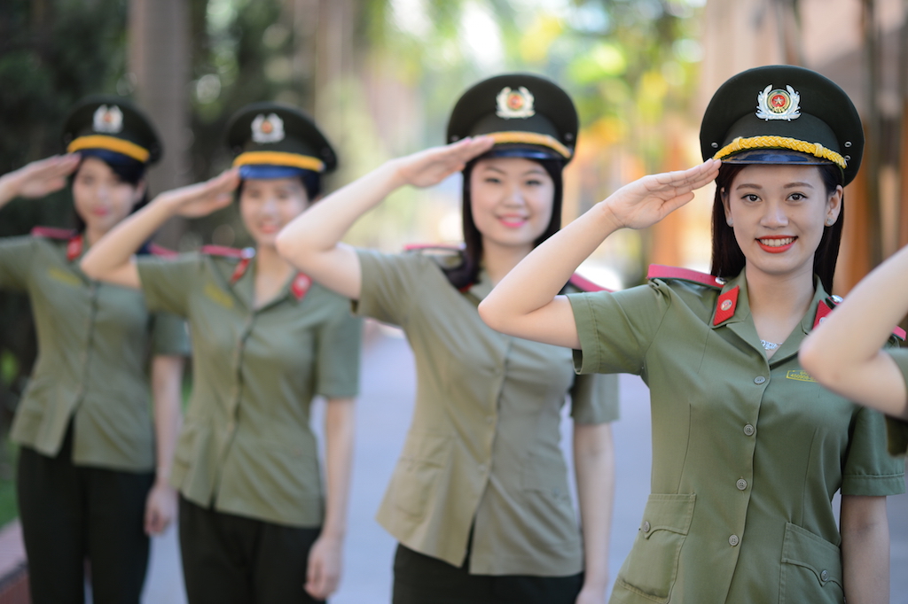 Rạng ngời trong buổi tập điều lệnh CAND.