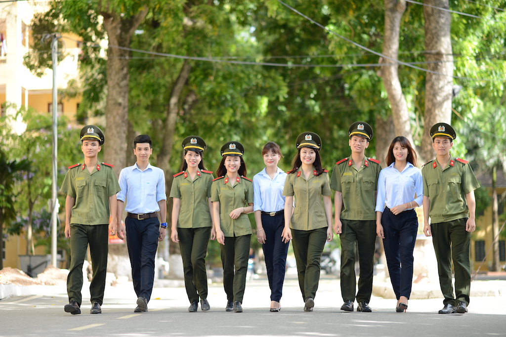 Nỗ lực rèn đức luyện tài, học tập tốt để phụng sự Tổ quốc, phục vụ nhân dân.