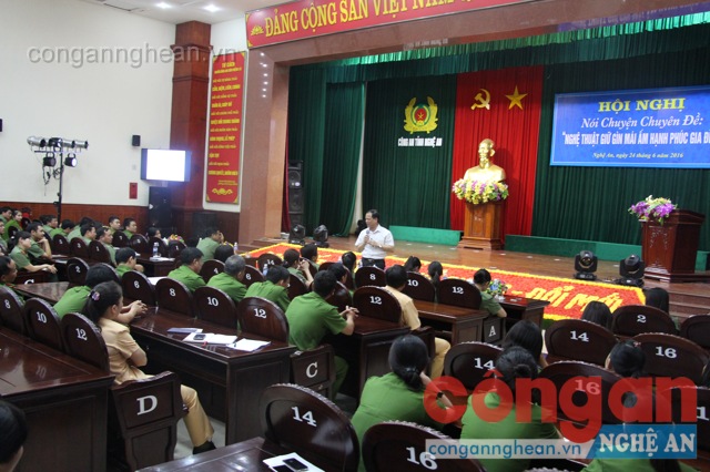 Hội nghị nói chuyện chuyên đề 'Nghệ thuật giữ gìn mái ấm hạnh phúc gia đình'